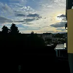 Urban Comfort Mit Balkon Und Tiefgarage 아파트 *