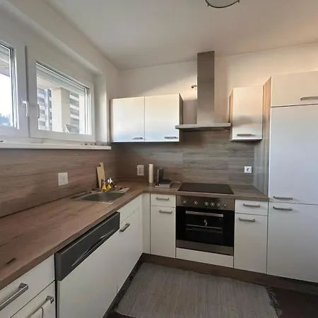 Urban Comfort Mit Balkon Und Tiefgarage Apartman
