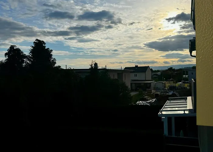 Urban Comfort Mit Balkon Und Tiefgarage شقة *